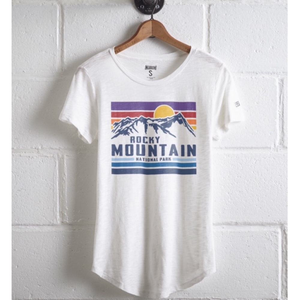 White American Eagle Tailgate Rocky Mountains Top